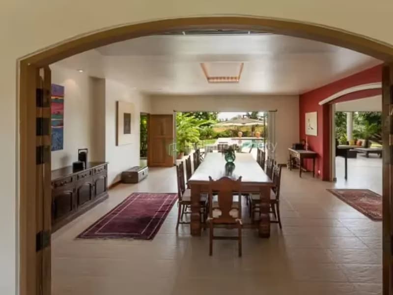 5 Bedroom House