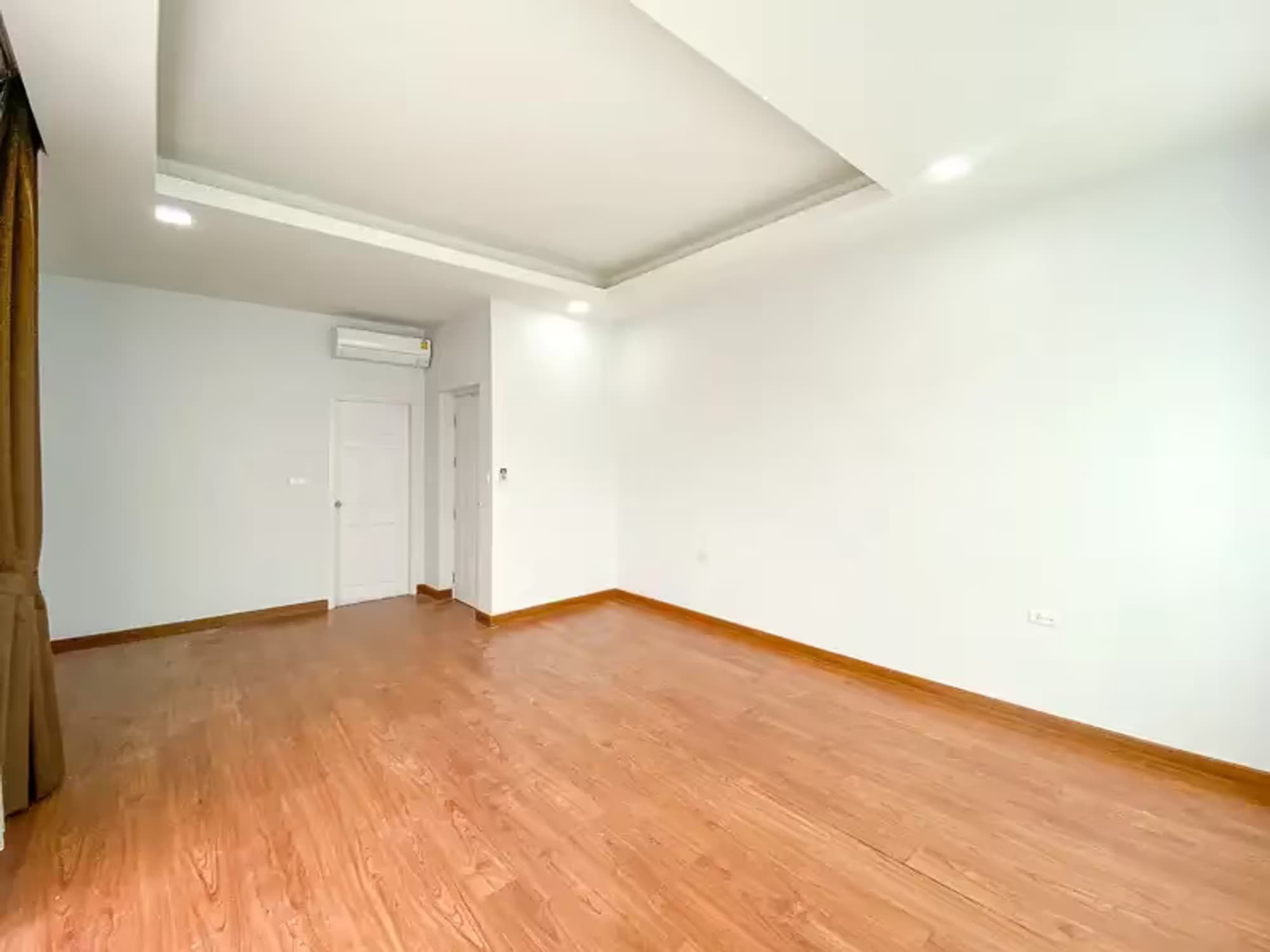 5 Bedroom House - Image 7
