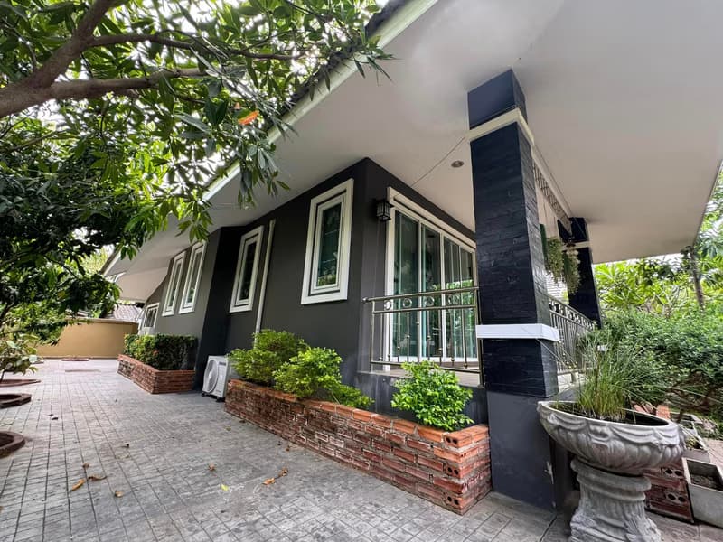 4 Bed House for Rent in Saraphi
