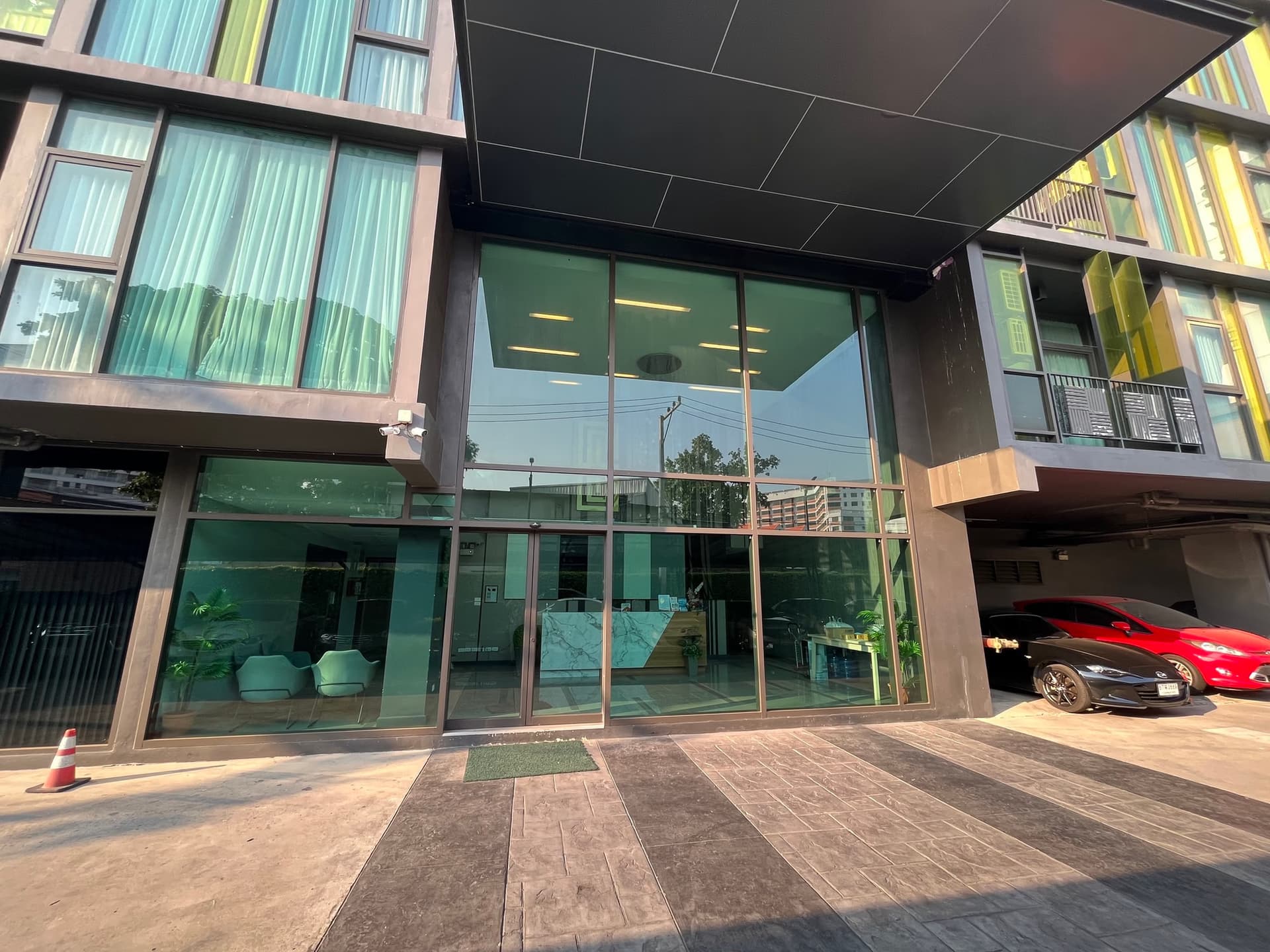 Condo for Rent, Sale at Stylish Condo - Image 25