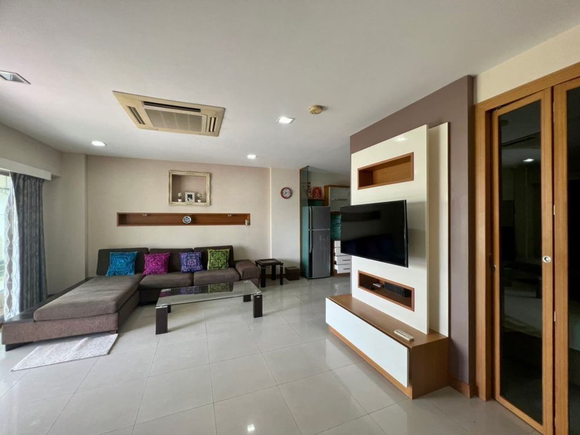 2 Bed Condo for Rent in Phaya Thai - Image 1