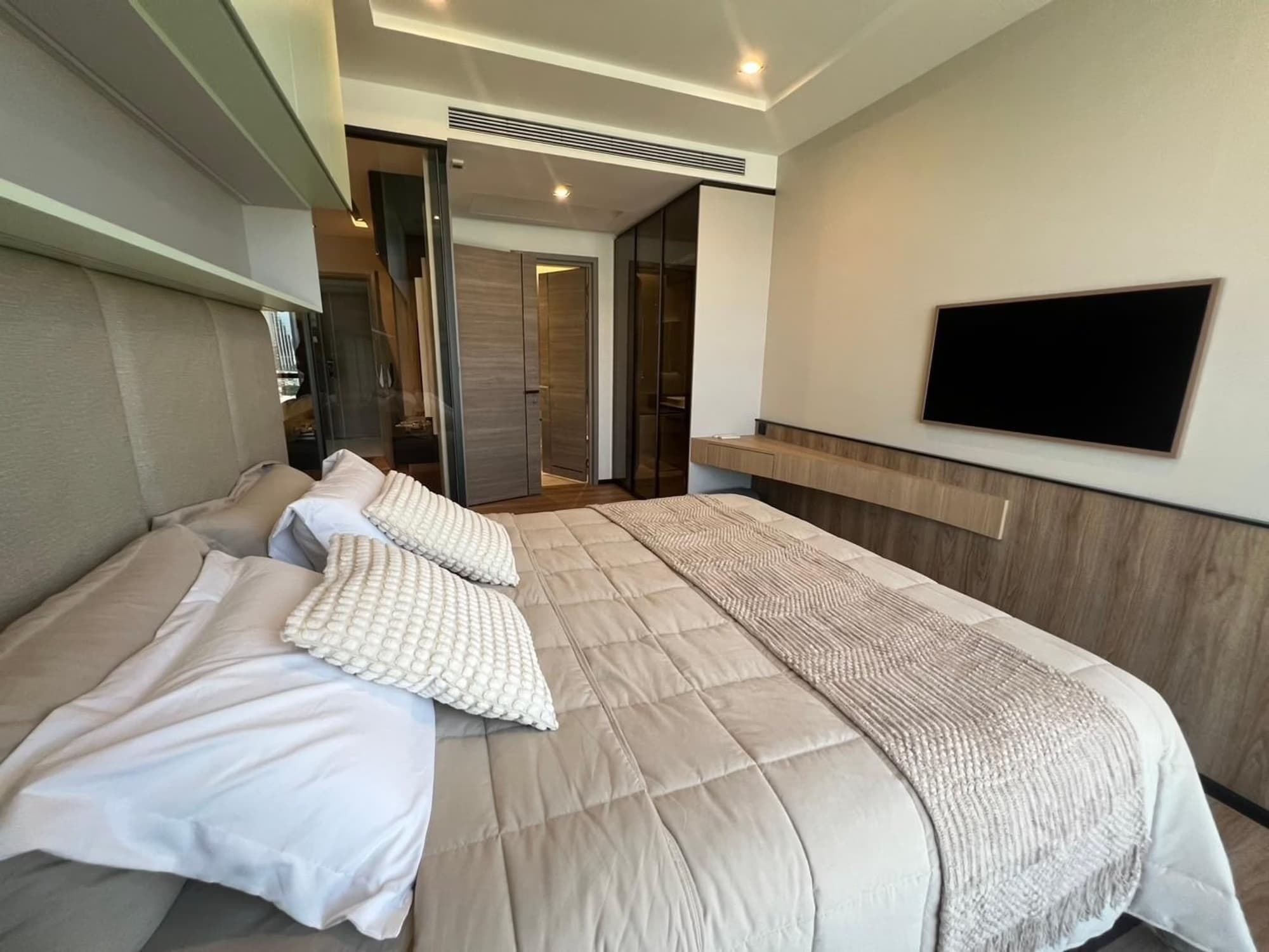 1 Bed Condo for Rent in Phra Khanong - Image 2