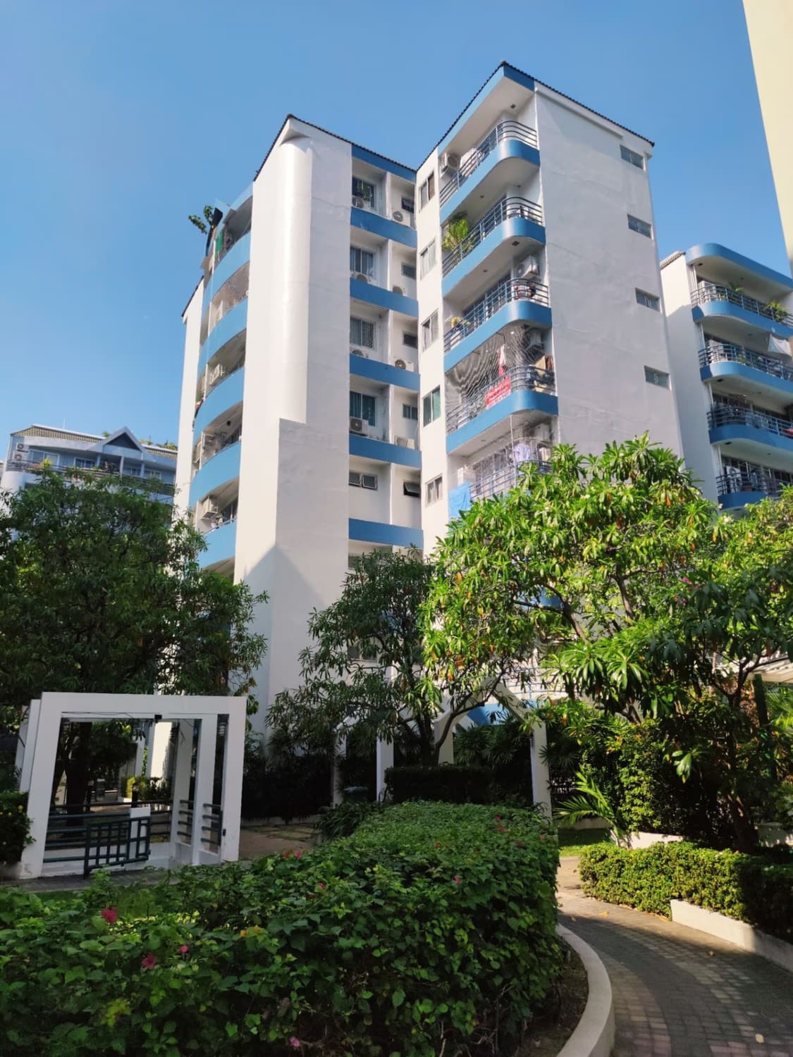 2 Bed Condo for Sale in Khlong Toei - Image 11