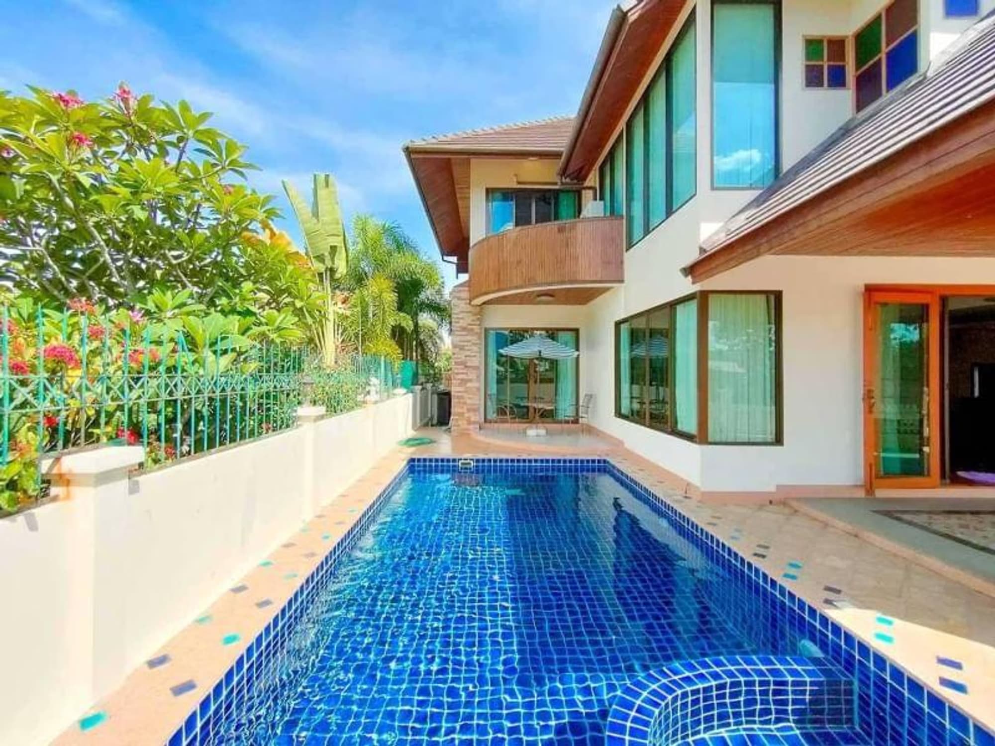 5 Bed House for Rent in Hang Dong District - Image 2