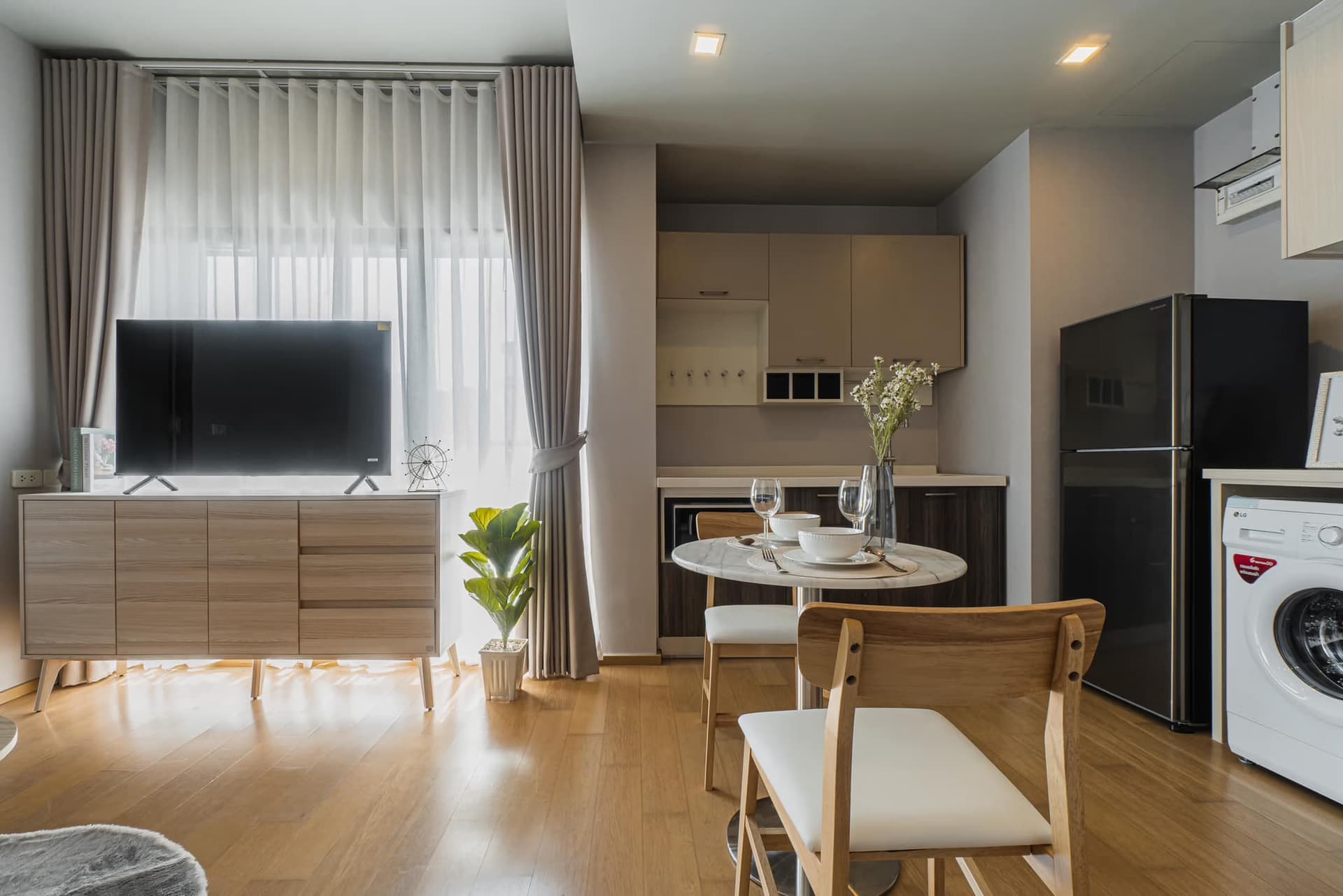 1 Bed Condo for Rent and Sale  Near Phaya Thai BTS - Image 1