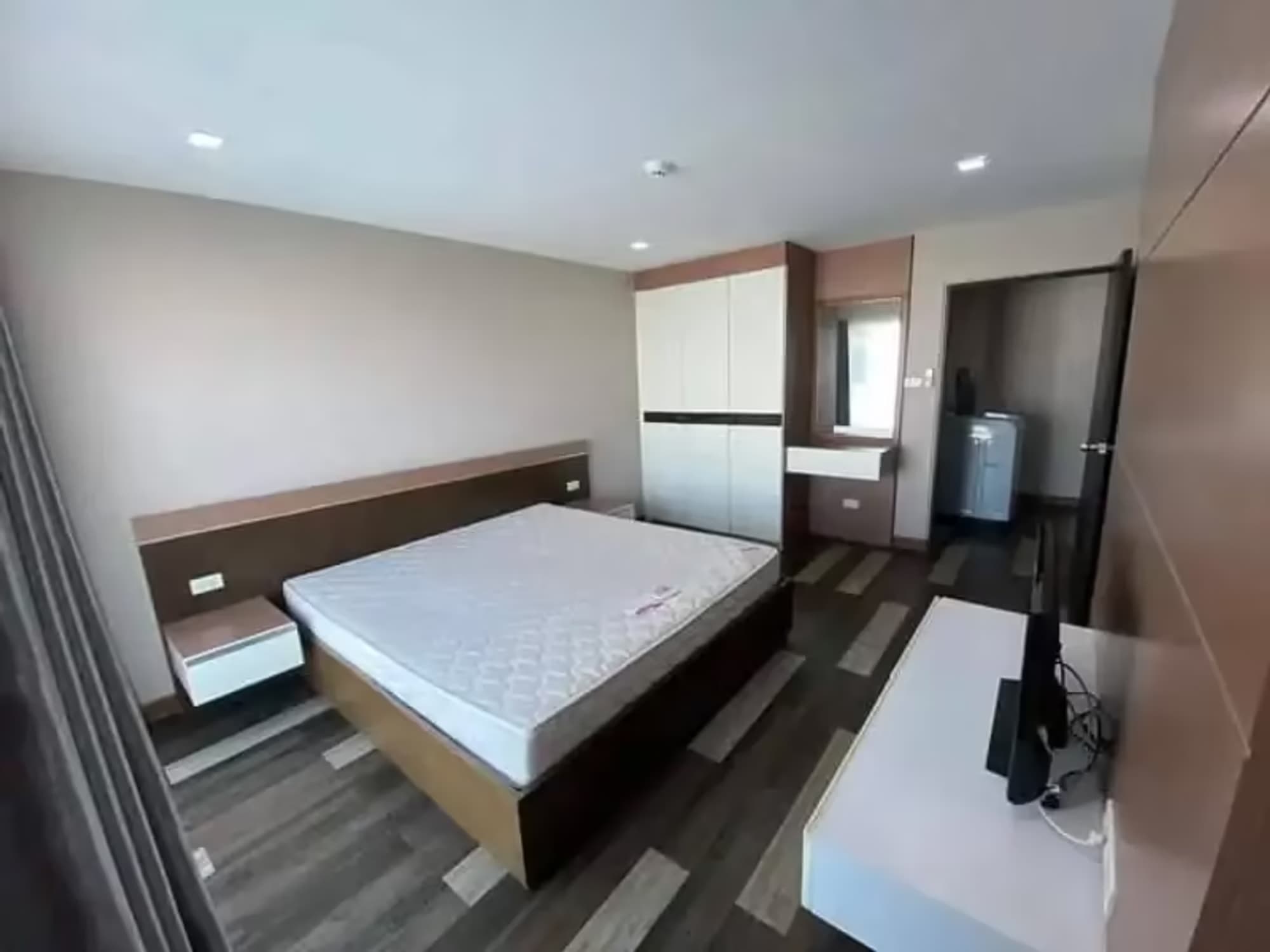 1 Bedroom Condo - Image 1