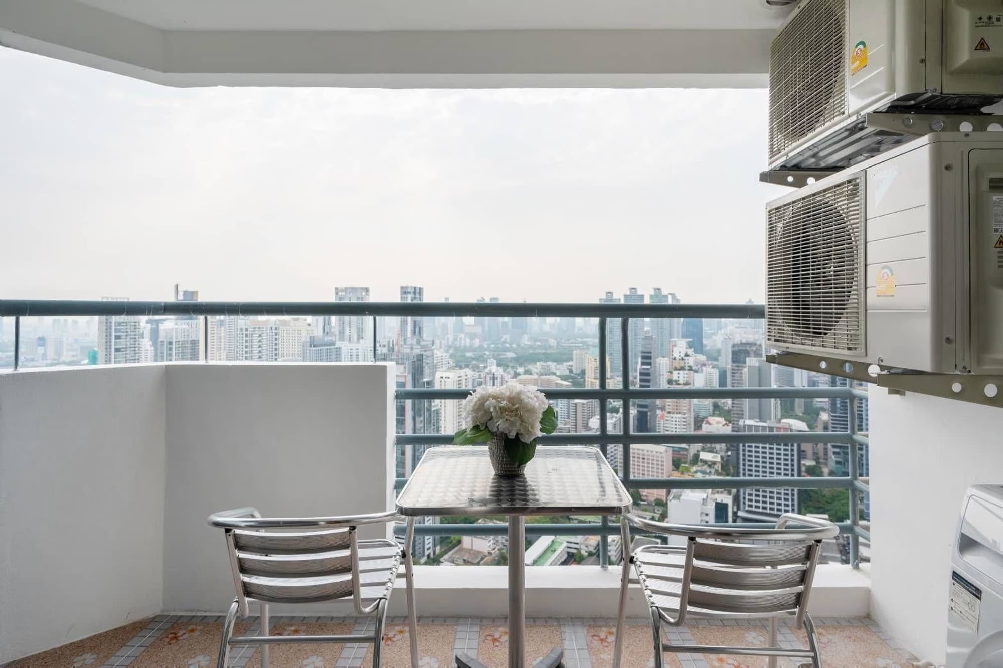 1 Bed Condo for Rent and Sale in Khlong Toei - Image 3