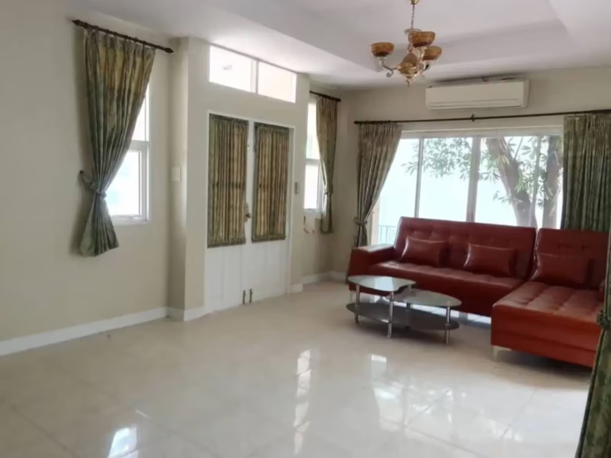 5 Bedroom House - Image 2