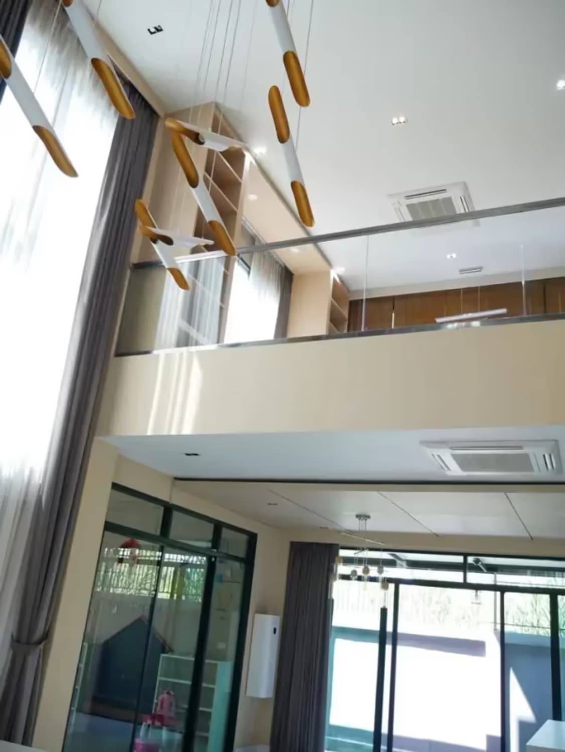 6 Bedroom House - Image 6