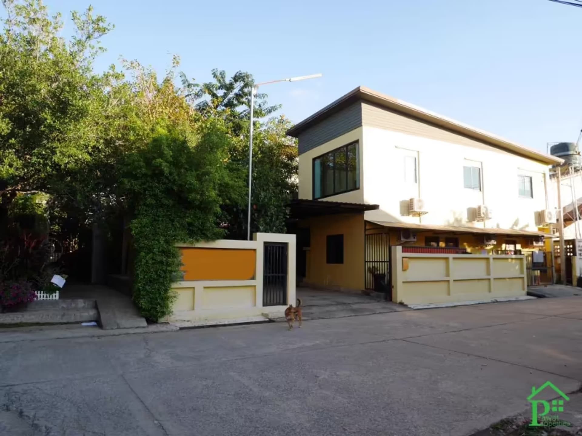 9 Bedroom House - Image 14