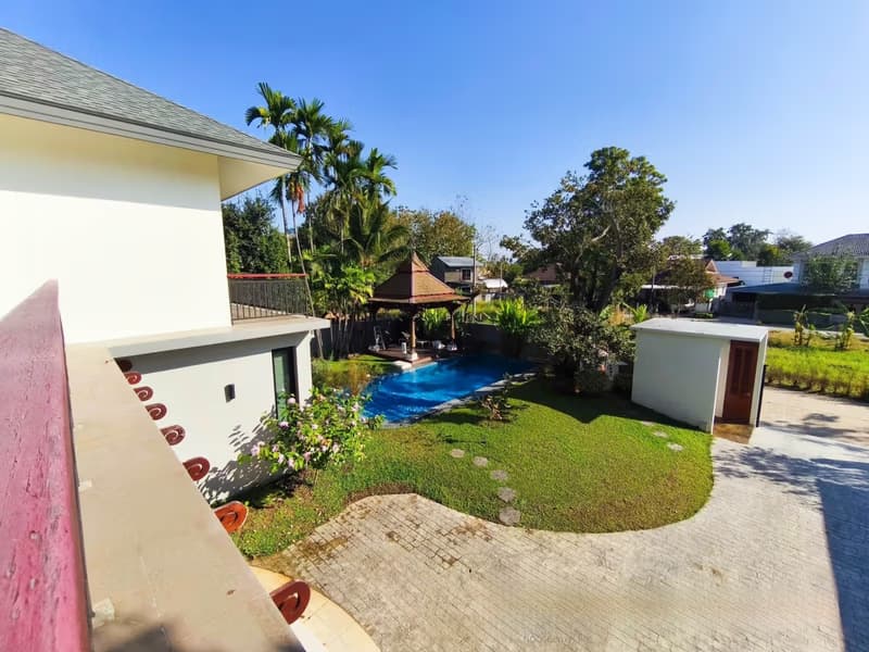 7 Bed House for Rent in Saraphi District
