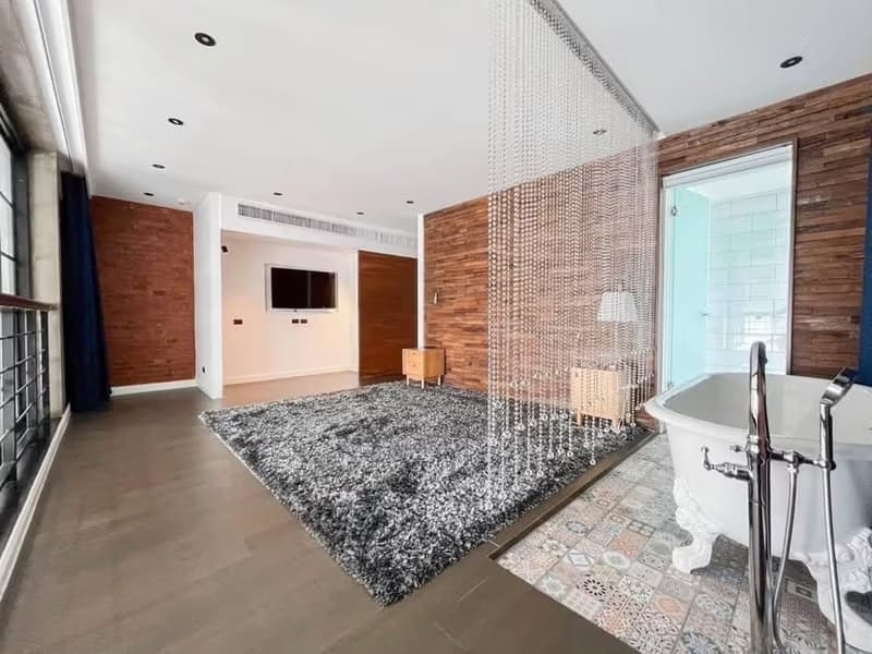 4 Bed Condo for Sale in Watthana