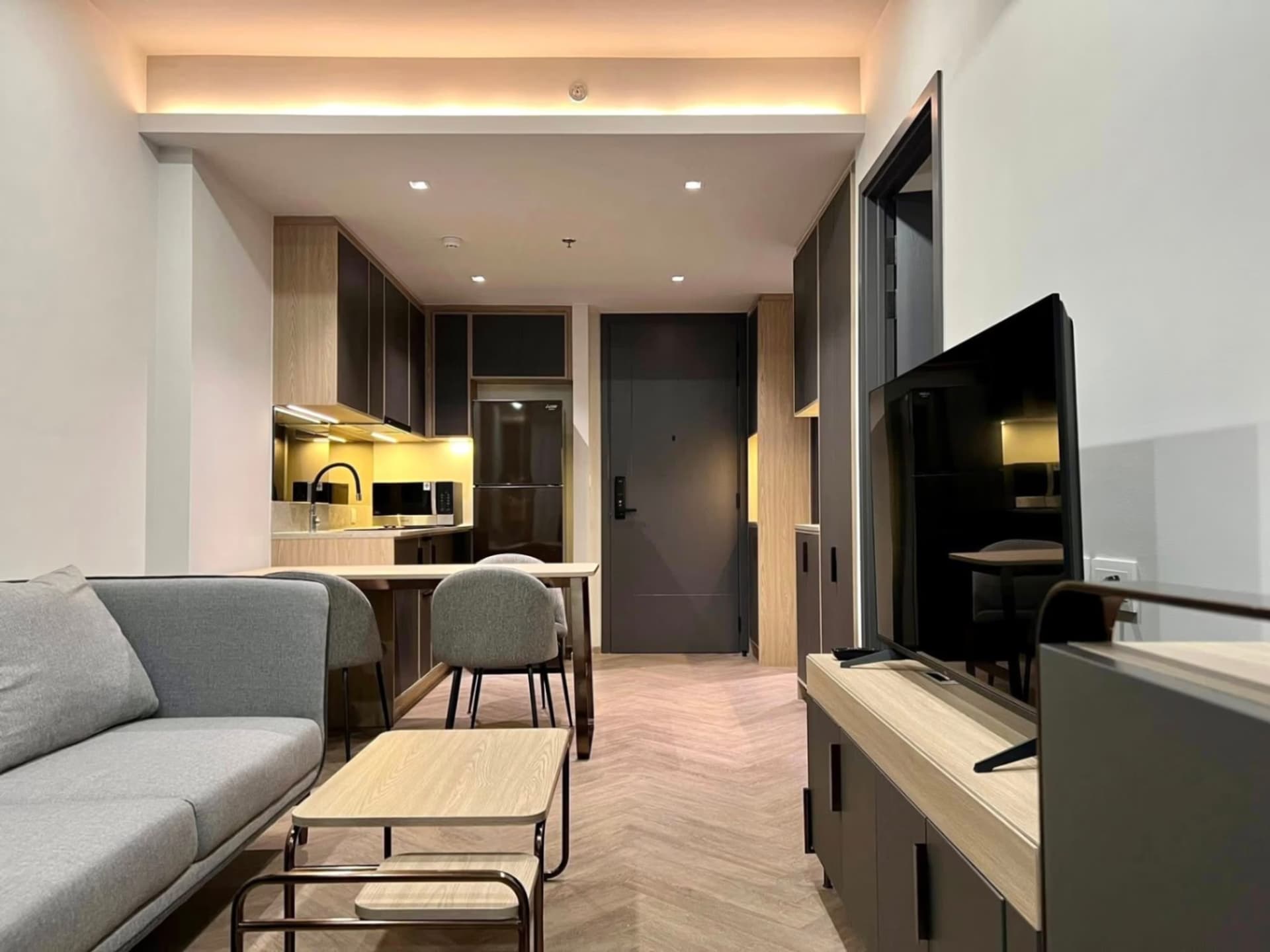 1 Bed Condo for Rent in Bang Rak - Image 1