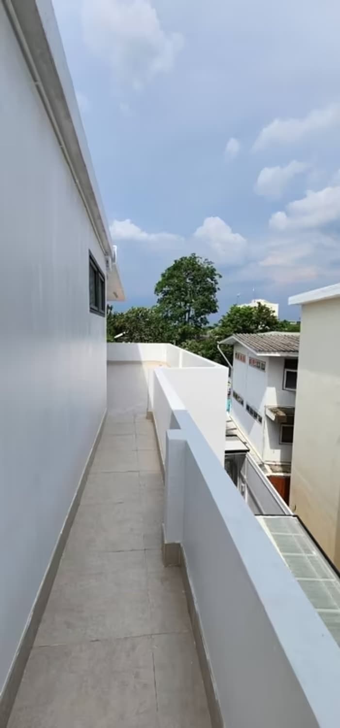 5 Bedroom Home office for rent  - Image 3