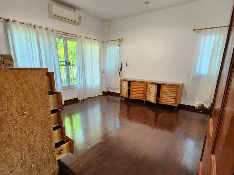 5 Bed House for Rent in Mueang Chiang Mai