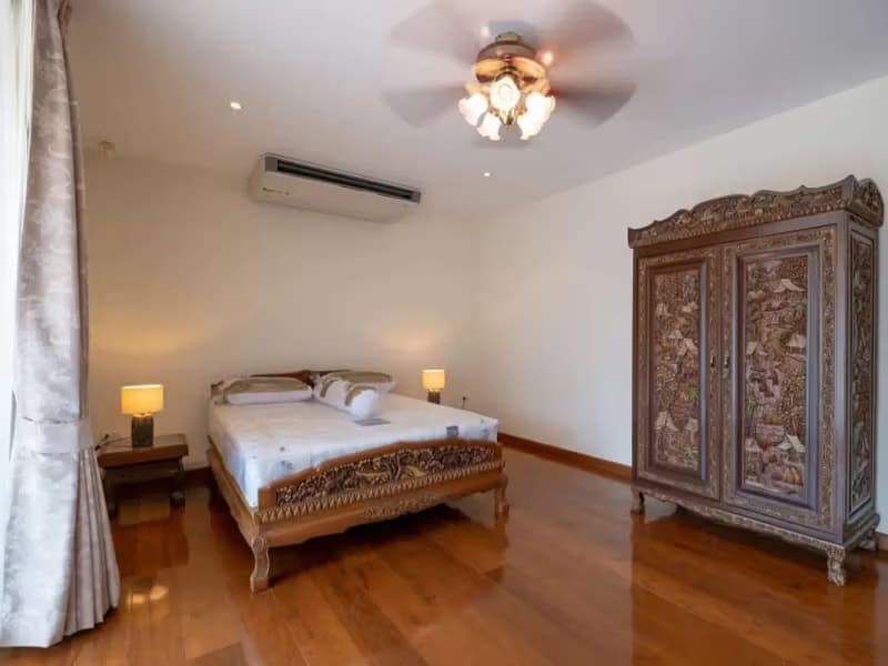 5 Bedroom House