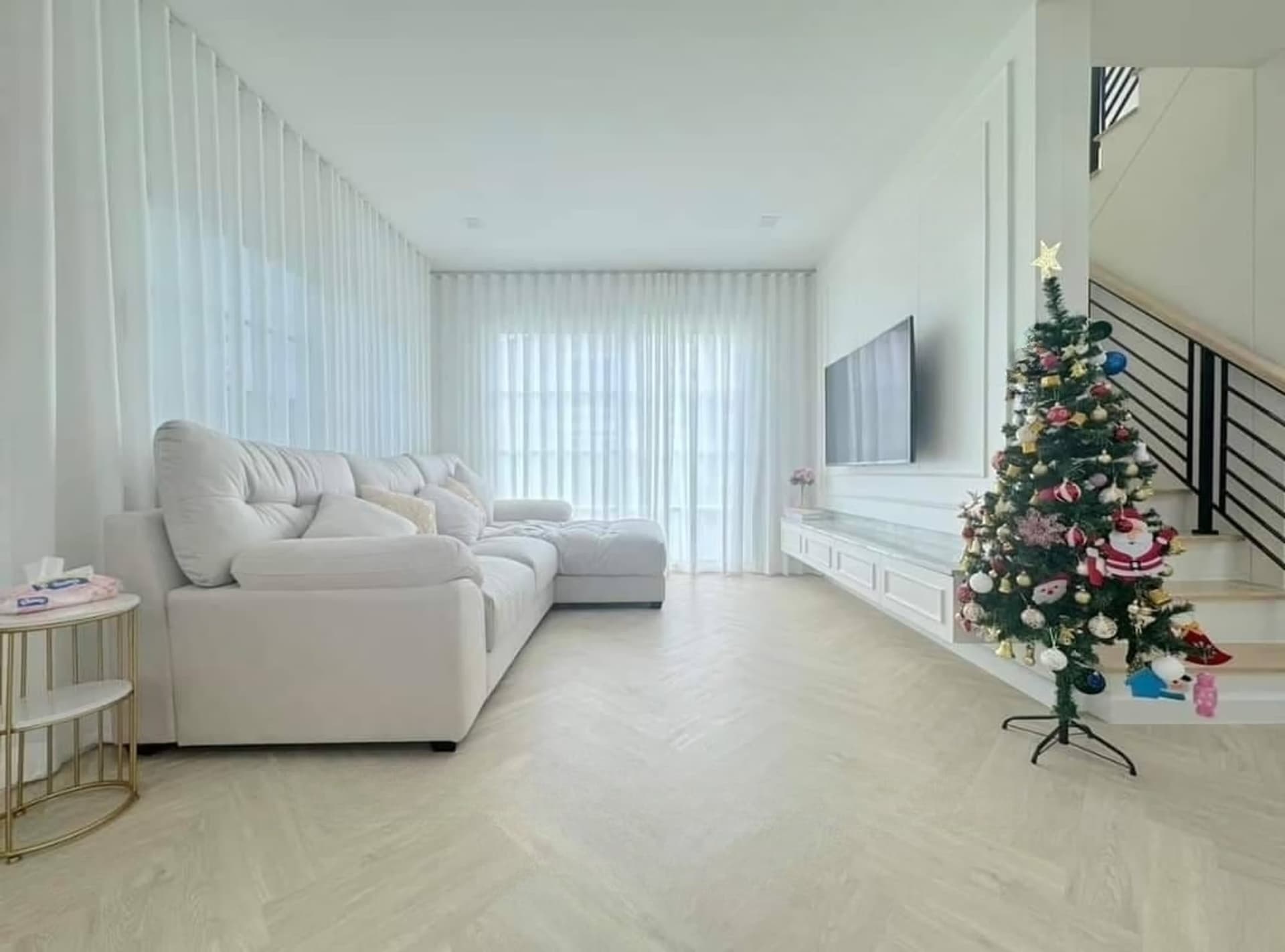 4 Bed House for Rent in Mueang Samut Prakan - Image 2