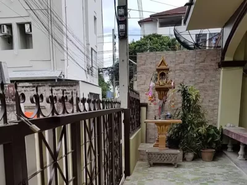 6 Bedroom House