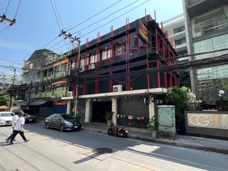 3 Bed Commercial for Rent and Sale in Khlong Toei