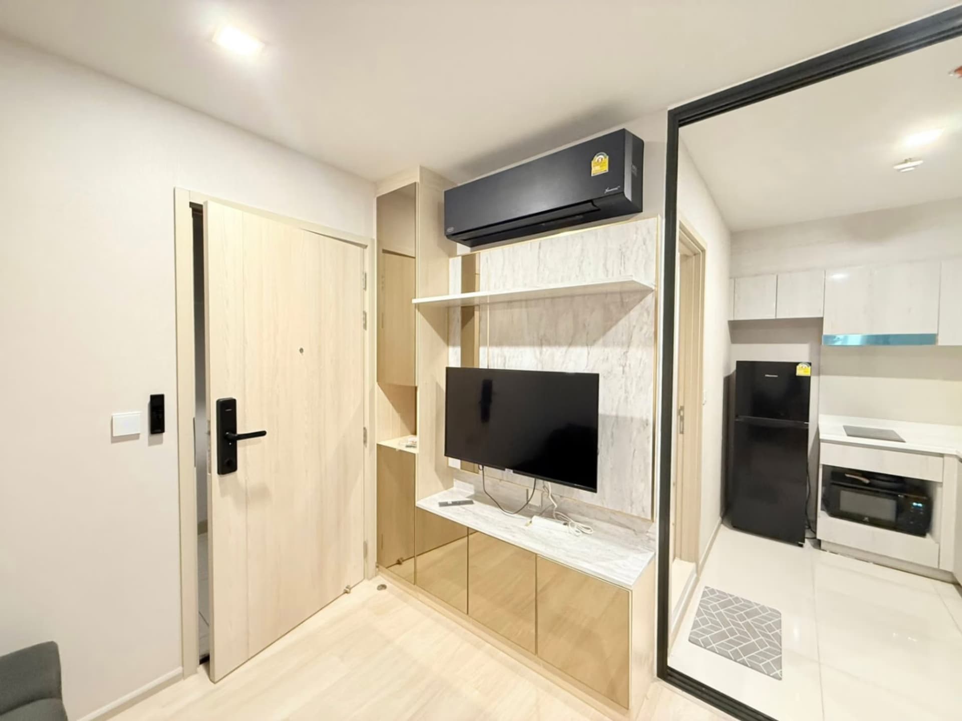 1 Bed Condo for Rent in Pathum Wan - Image 3