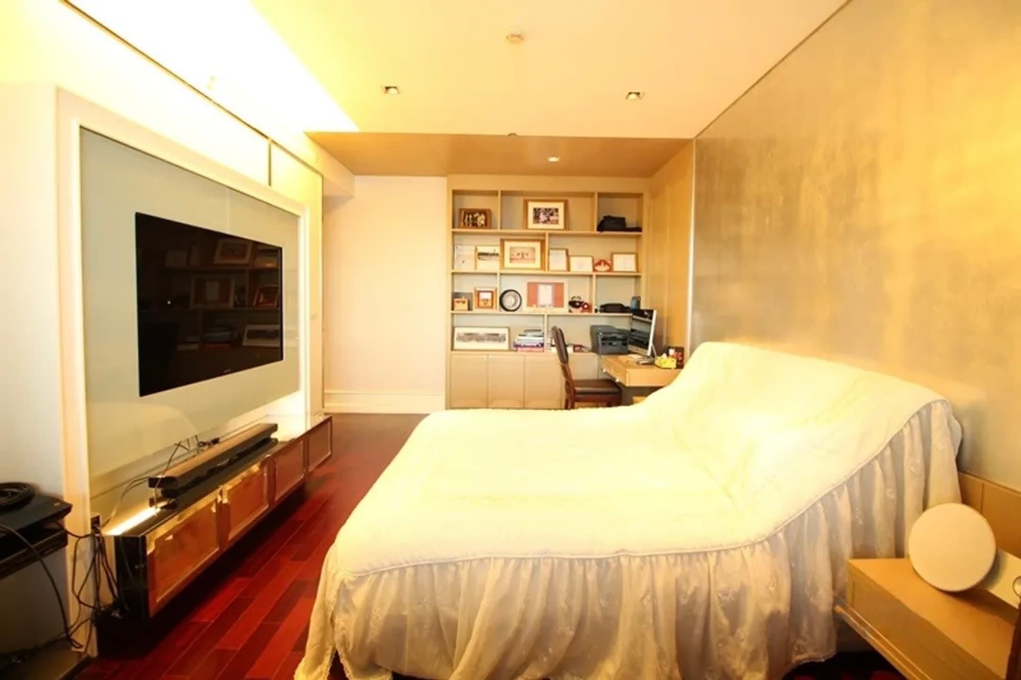 3 Bed Condo for Rent in Pathum Wan - Image 4