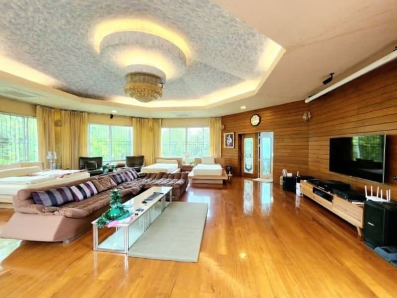 5 Bed House for Rent in Hang Dong District
