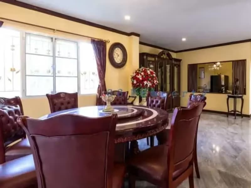 6 Bedroom House
