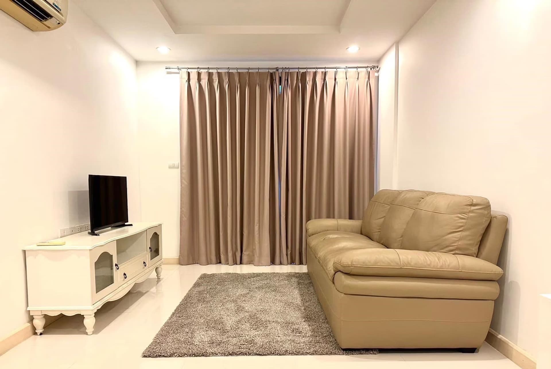 1 Bedroom Condo - Image 1