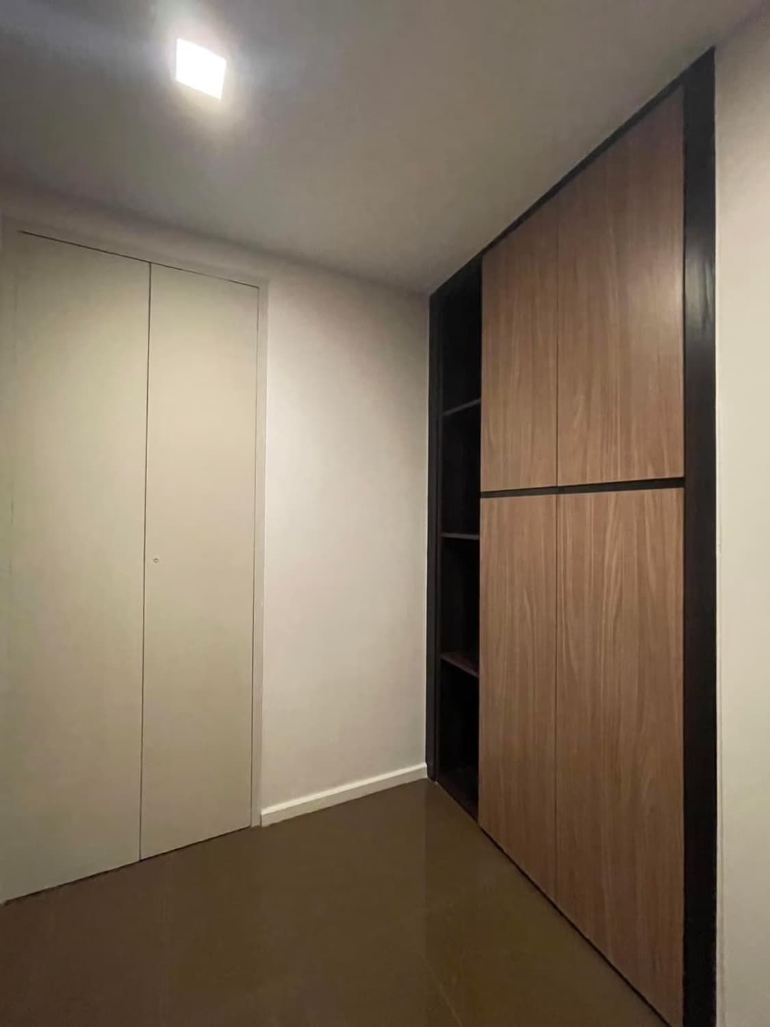 1 ห้องนอน Condo สำหรับ ขายและจำหน่าย ใกล้ Phloen Chit BTS - Image 10