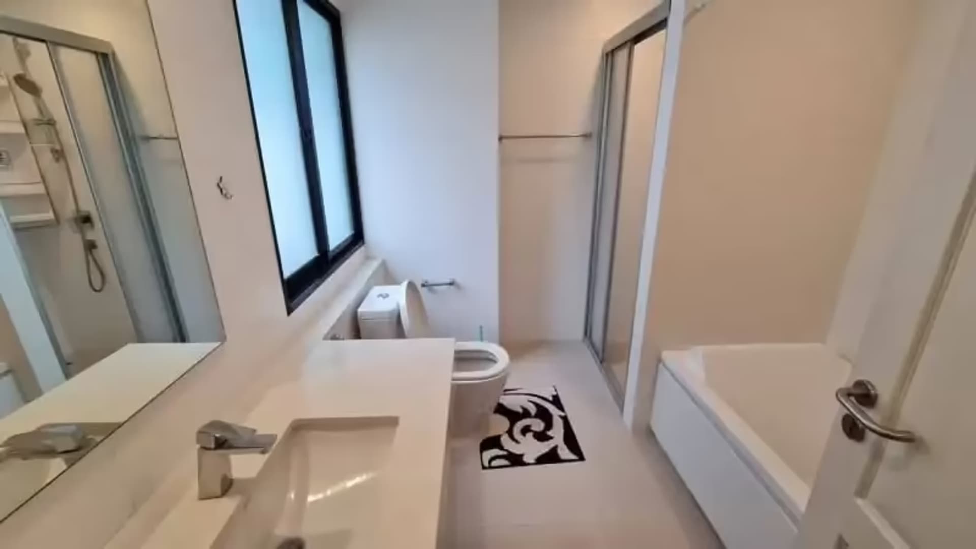 5 Bedroom House - Image 2
