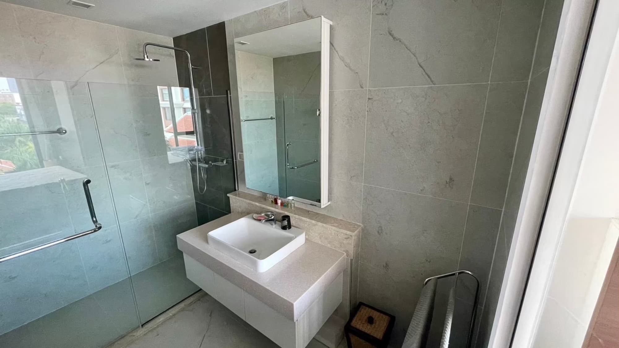 2 Bed Condo for Sale in undefined - Image 8