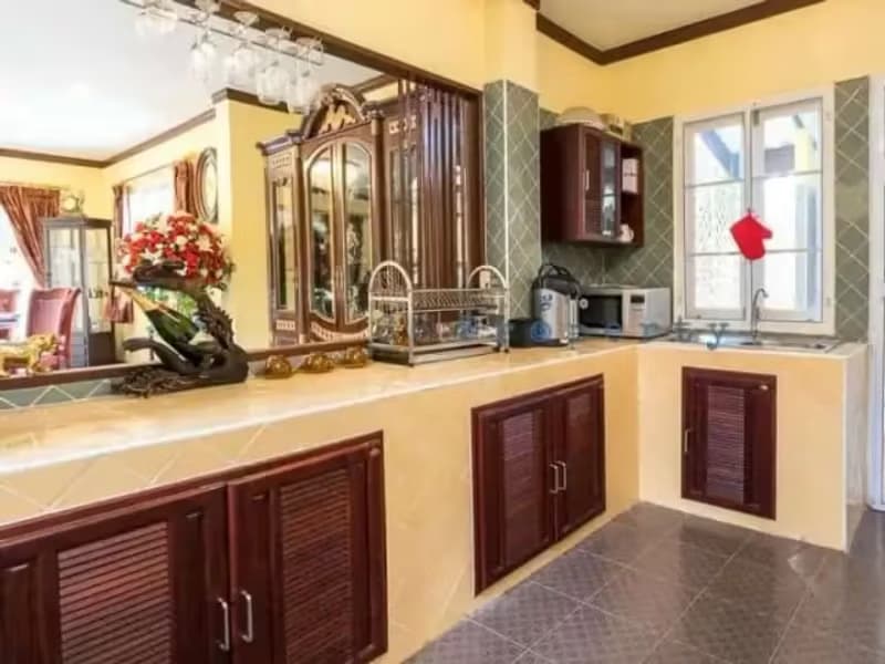 6 Bedroom House
