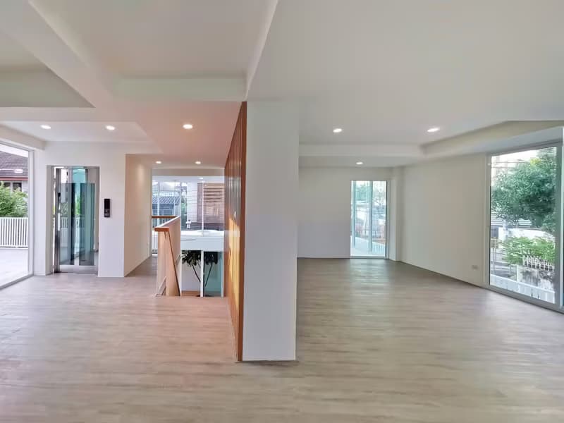 5 Bedroom House for Sale 