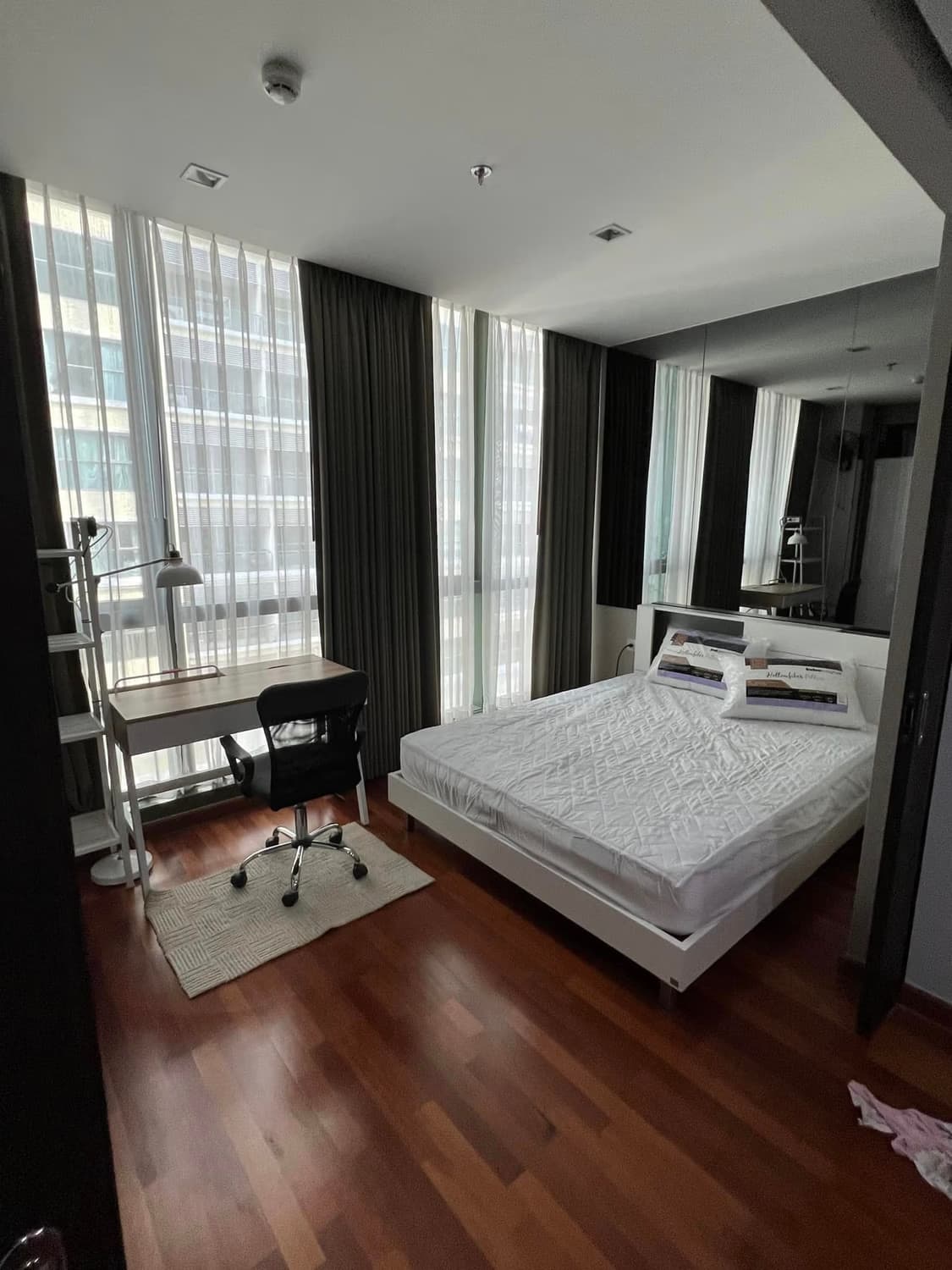 Condo for Rent at Noble State 39 - Image 9