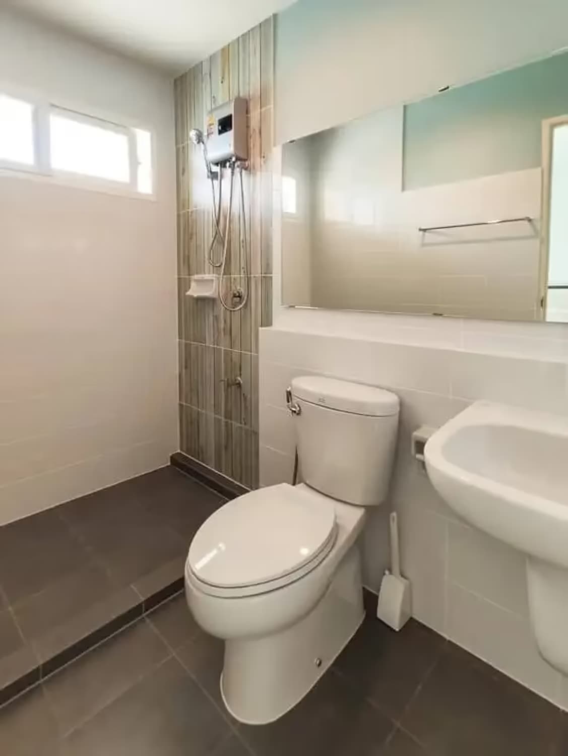 2 Bedroom House - Image 6