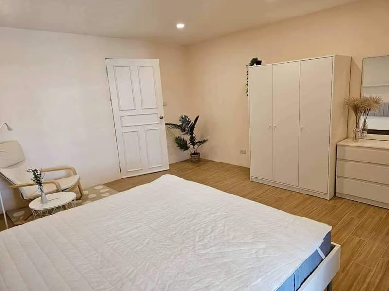 3 Bed Condo for Rent in Watthana