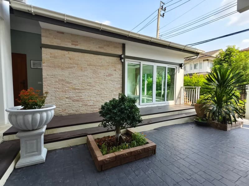 5 Bed House for Rent and Sale in Bang Kapi