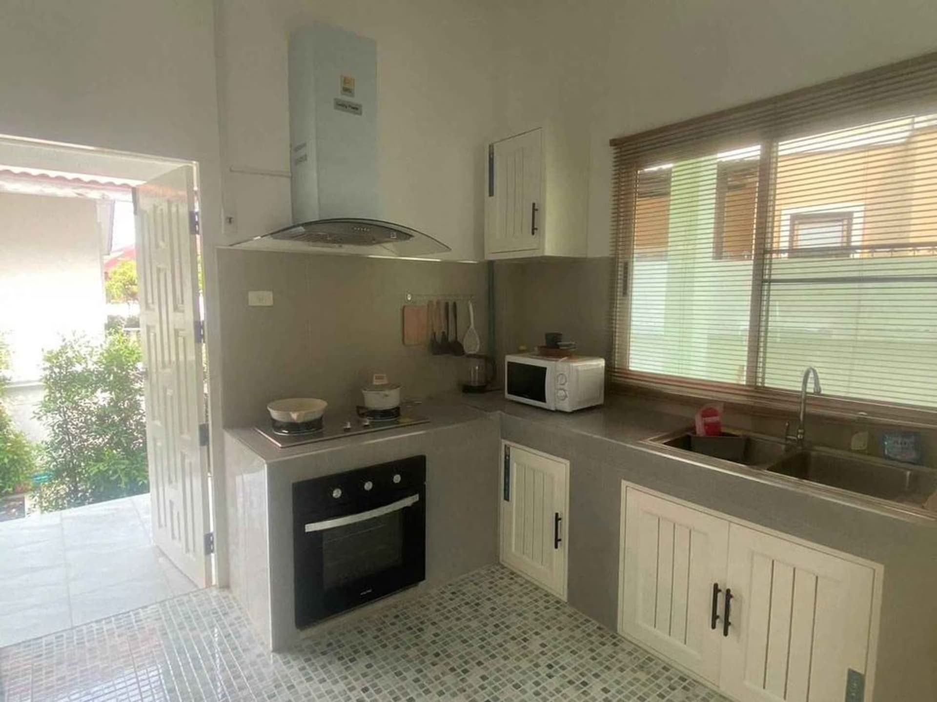 3 Bed House for Rent in Hang Dong - Image 7