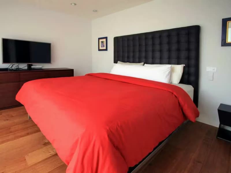 1 Bedroom Condo