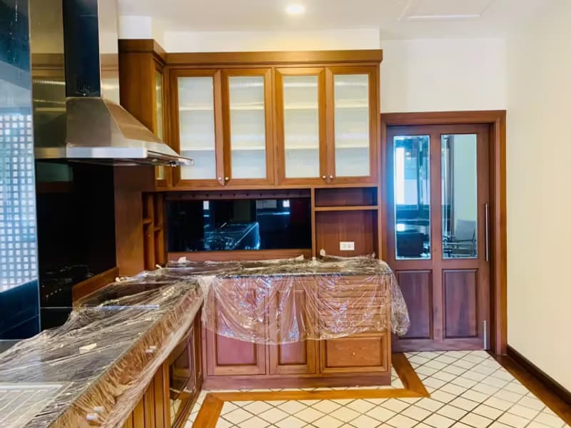 6 Bedroom House