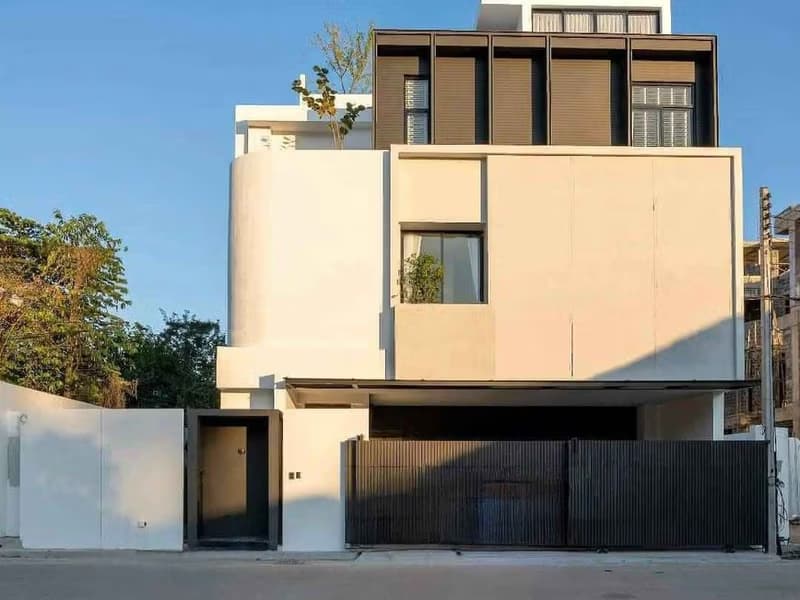 Luxury Brand New Pool villa for Sale in Chang Phueak