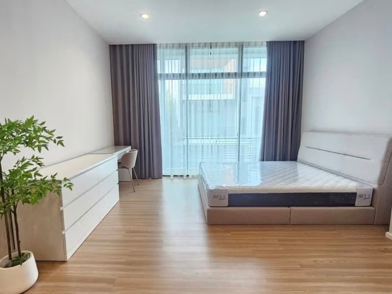 3 Bed Townhouse for Rent in Saphan Sung