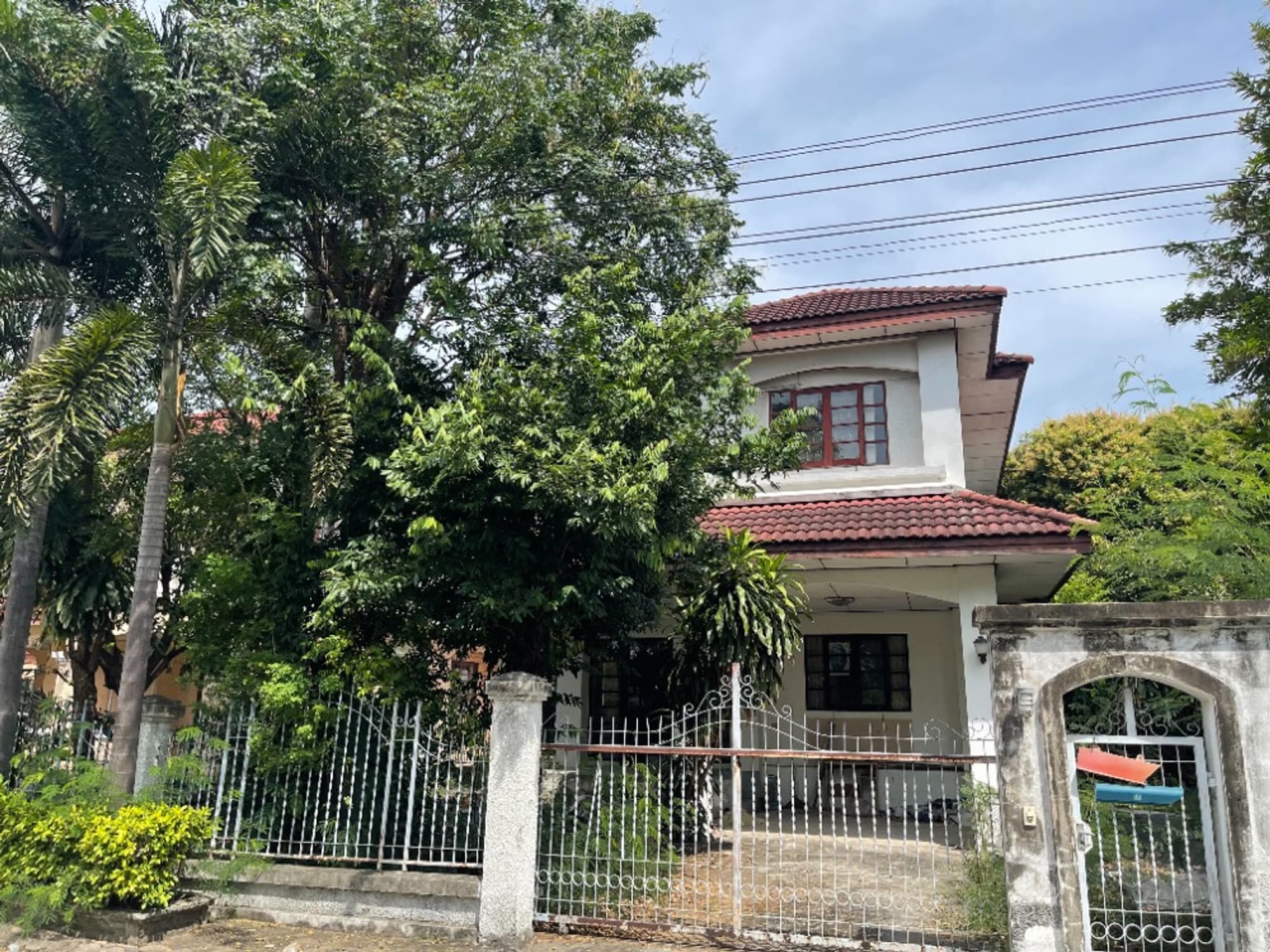 4 Bed House for Rent in Mueang Samut Prakan - Image 1
