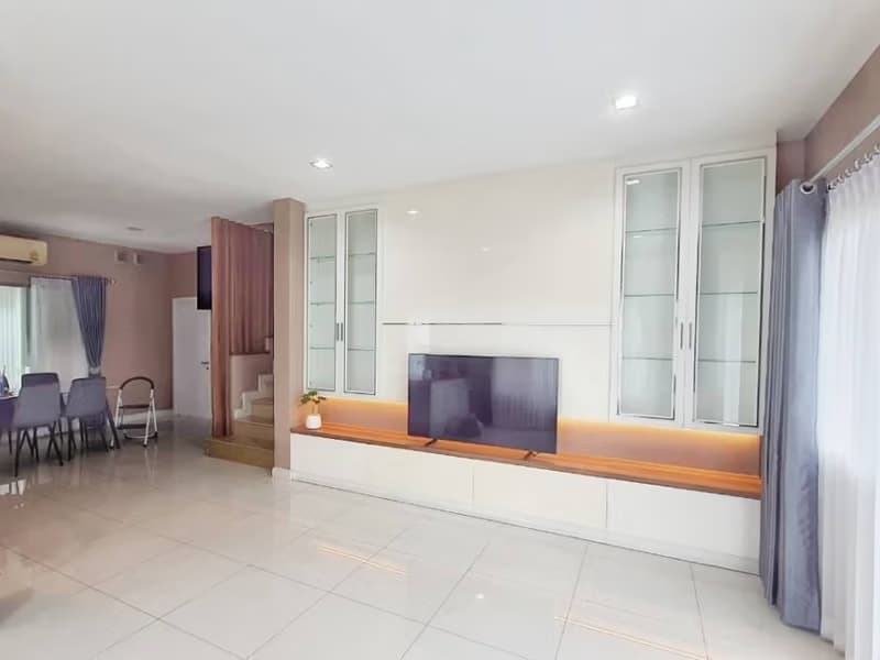 4 Bed House for Rent in Lat Krabang