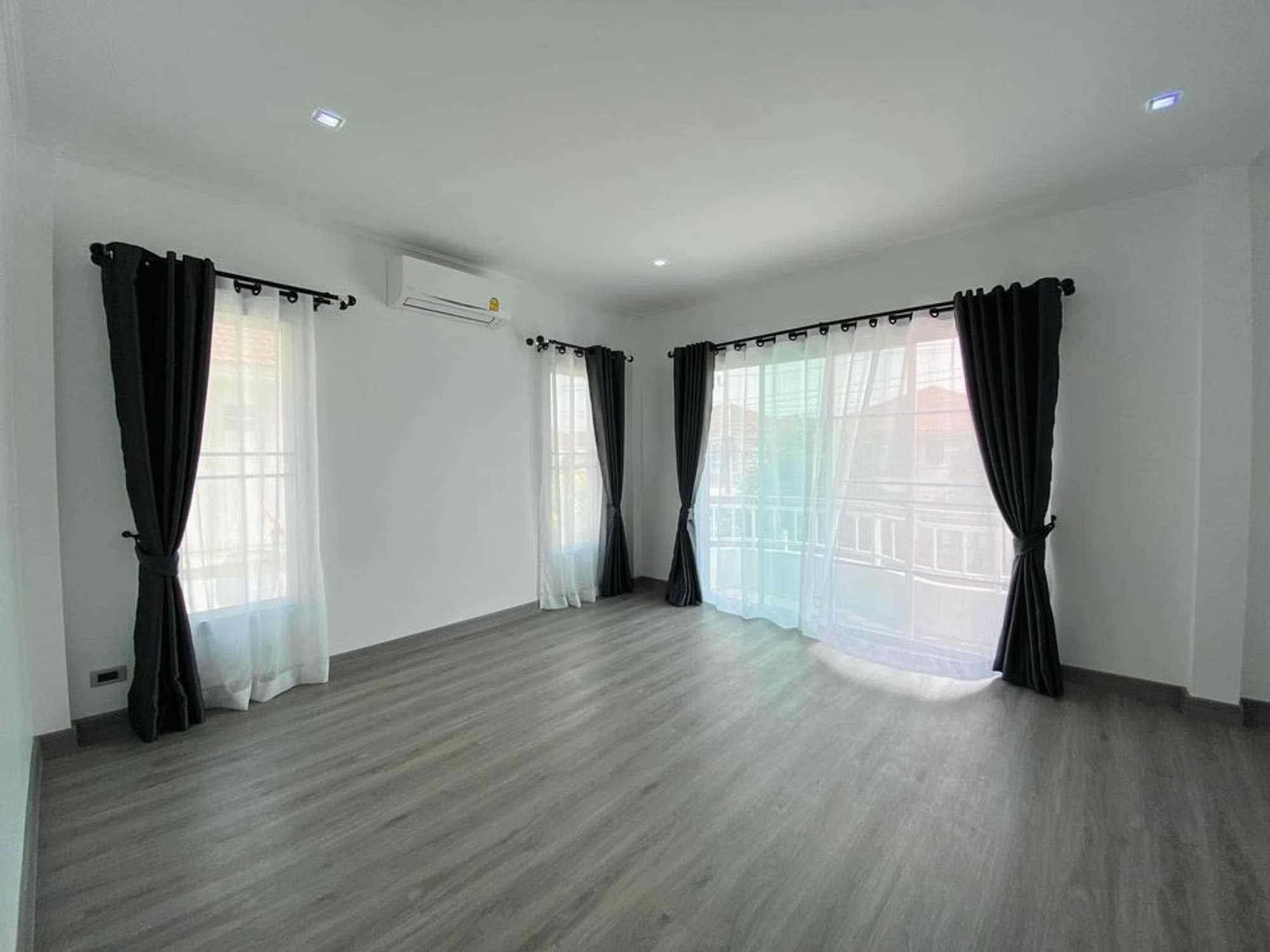 5 Bed House for Rent in Mueang Chiang Mai - Image 27