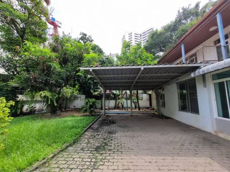House for Rent in Watthana.  