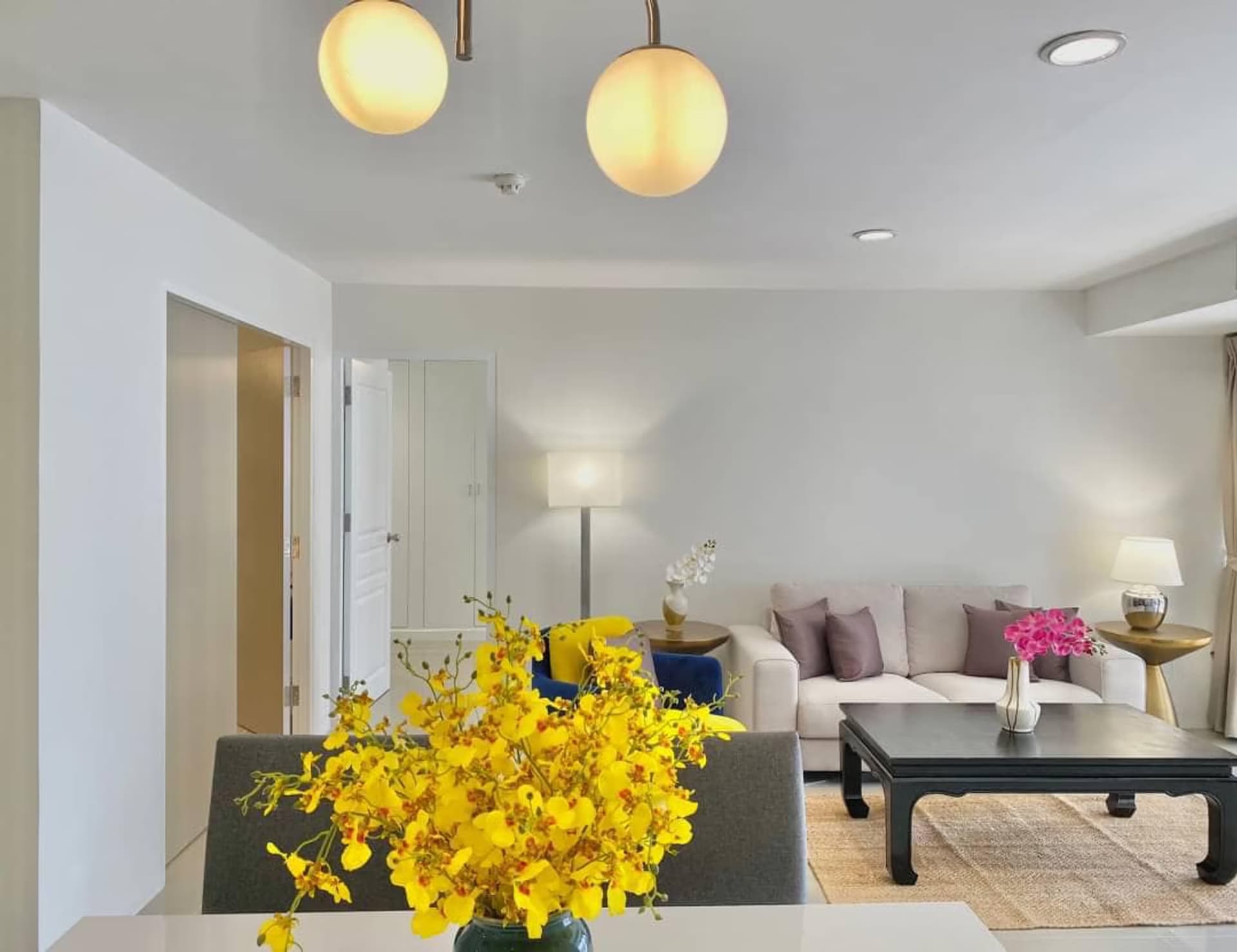 4 Bed Condo for Rent and Sale in Khlong Toei - Image 11