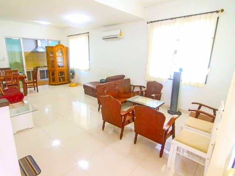3 Bed Townhouse for Rent in Samoeng