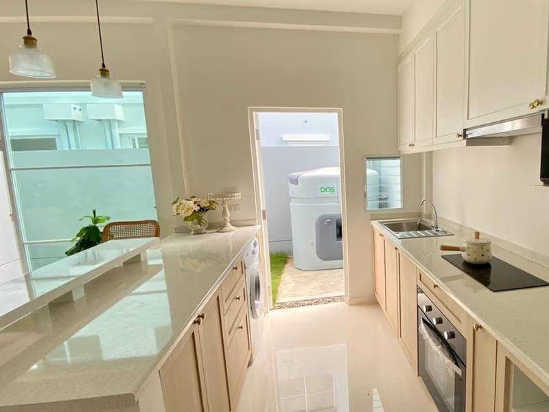 3 Bed Townhouse for Rent and Sale in Prawet