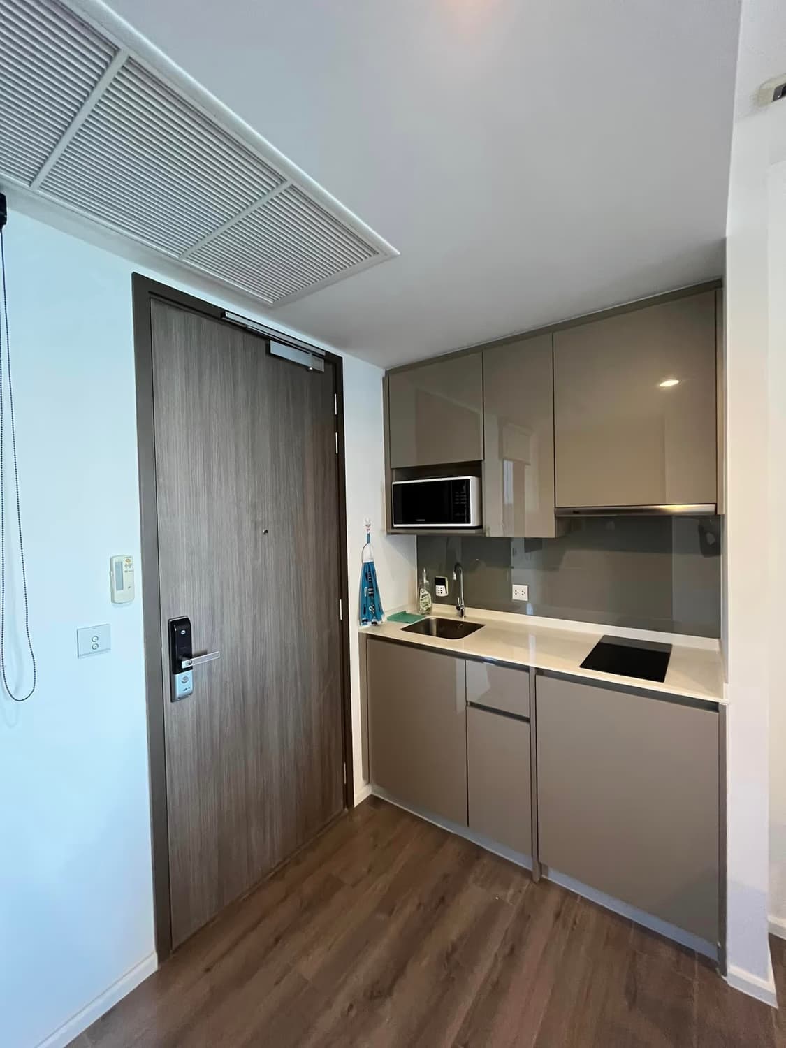 Condo for Rent at Whizdom Essence Sukhumvit 101 - Image 5